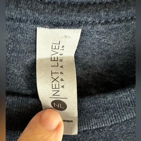 There’s a Top Dad out there waiting to proudly wear time. Nice gift! Size Medium - Picture 3 of 5